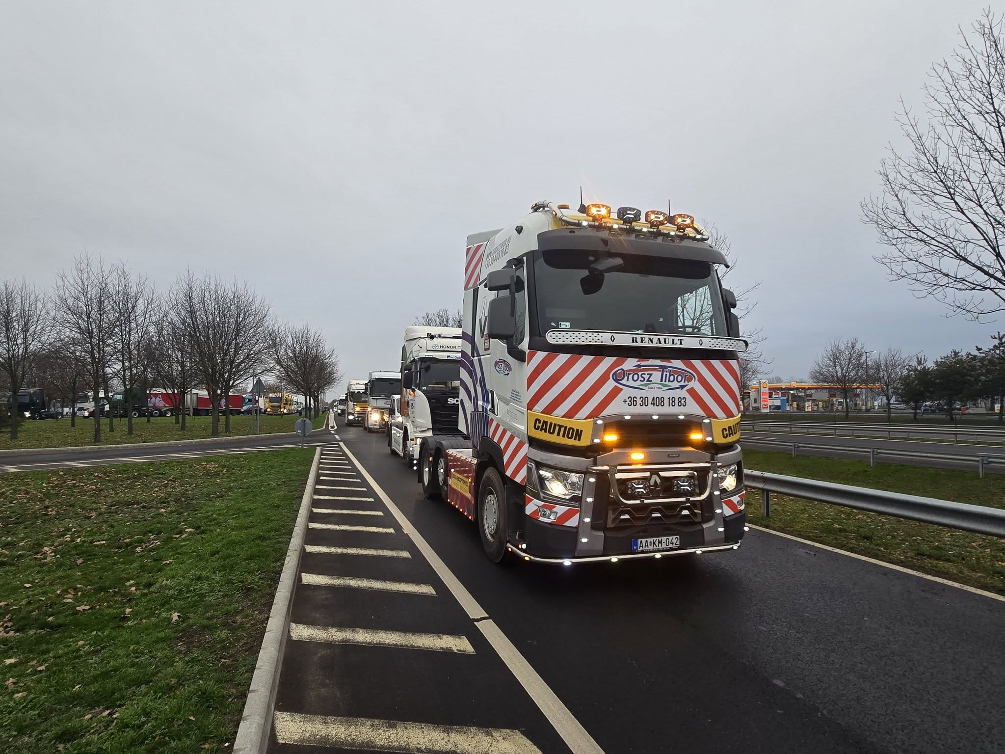 Kamionos tüntetés Budapest felé – a JMBSZ szolidaritást vállal a fuvarozókkal